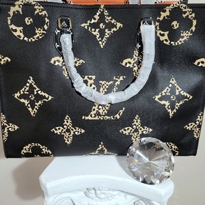 -SOLD- *New* Limited Edition On the Go Jungle Tote